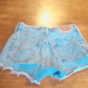 Levis 501 shorts light wash size 26